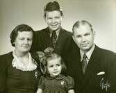 Familjeporträtt av familjen Gustafsson, 