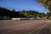 Längdhoppsgrop, löparbanor samt basketplan vid Lindome näridrottsplats. Almåsgången 7 i Lindome centrum den 4 oktober 2016.