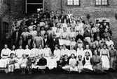 Alingsås bomullsväveri. Anställda vid gamla fabriken i kv. Fliten.