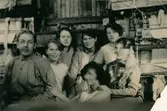 Alingsås bomullsväveri, Solvavdelningen. 
Från vänster: Albert Pettersson (bas), Greta Nilsson, Helga Bredberg, Vera Zehlin, 