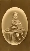 Ateljéporträtt av Agnes Sandberg, dotter till Nils Sandberg som byggde Kristineholms gård.