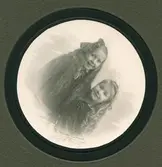 Porträtt av två flickor i sjämansklänning.