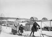 Villa Haga, Södra Lerum. Clara Frey med dottern Gunilla och sonen Curt