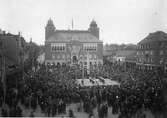 Svenska veckan. Stora torget med rådhuset och obelisken år 1927.