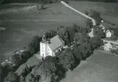 Flygfoto över kyrkan i Odensvi.