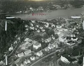Flygfoto över Gamleby. Hela fotot samt det vykort som producerades.