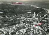 Flygfoto över Gamleby. Hela fotot samt det vykort som producerades.