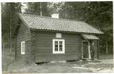 Västerfärnebo sn, Sala kn, Västerfärnebo.
Gammelgården. Soldatstugan, 1930-tal.