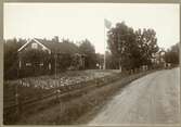 Västerfärnebo sn, Sala kn, Salbo.
Vajande unionsflagga utanför Salbo skola, 1916.