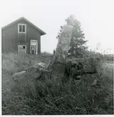 Västerfärnebo sn, Sala kn, Hörnsjöfors.
Hörnsjöfors 1:5. Milstolpe och fundament. 1971.