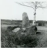 Västerfärnebo sn, Sala kn, Hörnsjöfors.
Hörnsjöfors 1:5. Milstolpe och fundament.