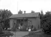 Gustav Björklunds villa i Ryda.

Järnhandlare Gustav Björklund uppförde sitt sommarhus, Marieberg, omkring 1900 i Ryda. Huset har fått en veranda i storslaget format. Där kunde man sitta en sommarsöndag och blicka ut på den väl anlagda trädgården, med sin för den tiden så speciella rundplantering med snäckdekoration.

Huset benämns Ryda Östergård och utgjorde senare, tillsammans med två andra fastigheter, grunden till Stiftelsen Solhemmet. Den bildades av Sigge Williamsson, ägare till Ylleindustri AB. Han ville med denna stiftelse bereda tjänstemän inom handel och industri ett vilohem på äldre dagar.