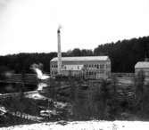 Okänd fabrik. Fabriken kan vara Svea som låg intill Bockasjön. Sjön tömdes på sitt vatten omkring 1920-talet.