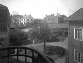 Från ateljens gårdsbalkong mot Tekniska skolan.