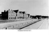 Varbergs järnvägsstation år 1930. Bilden är tagen från spårsidan mot söder.