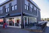 Druvan Pizzeria i huset Almåsgången 1 i Lindome centrum, den 4 oktober 2016. Byggnadens hörn mot nordväst