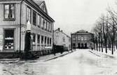 Hörnet Norrgatan - Bäckgatan. Växjö ca. 1900. Västerut mot teatern.