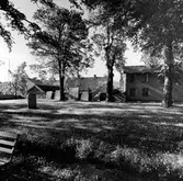 Storgatan 19, sett från kyrkogården. Från NM:s byggnadsinventering 1957.