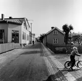 Rödestensgatan åt söder. Från NM:s byggnadsinventering 1957.