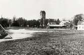 Den blivande Linnéparken med Lillsjön igenfylld, 1910. Man ser domkyrkan och sedan Gravargården till höger.