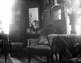 Hemmiljö, troligtvis hemma hos fotografens syster Mimmi.