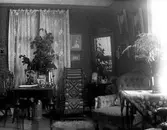 Hemmiljö, troligtvis hemma hos fotografens syster Mimmi.