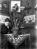 Nanny Ekström, troligtvis i sin bostad.