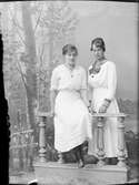 Ateljéporträtt - två kvinnor, Östhammar, Uppland 1918
