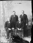 Ateljéporträtt - fyra unga män, Östhammar, Uppland 1917