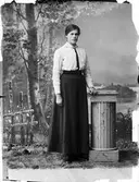 Ateljéporträtt - kvinna, Östhammar, Uppland