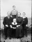 Ateljéporträtt - familj, Östhammar, Uppland