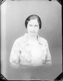 Ateljéporträtt - kvinna, Östhammar, Uppland