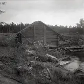 Gammal knuttimrad fiskebod i Navelsvik.