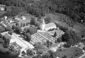 Södra Sandsjö kyrka är en kyrkobyggnad som tillhör Södra Sandsjö församling i Växjö stift. Kyrkan ligger i samhället Dångebo vid Sandsjöns östra strand i Tingsryds kommun.
1828 fattades beslut att bygga en ny tidsenlig kyrka. Kyrkobyggnaden uppfördes 1836-1837 i empirestil efter ritningar av arkitekt Samuel Enander. Den 9 september 1838 invigdes kyrkan av biskop Esaias Tegnér.