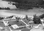 S:t Sigfrids folkhögskola vid Kronobergs kungsgård startades 1942 av Växjö stift. 
Man ser Kronobergs slottsruin i bakgrunden.