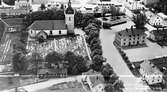 Vy över centrum i Åseda.
Den äldsta delen av den nuvarande kyrkan är sakristian som antas vara byggd under senare delen av 1100-talet. Det är däremot ovisst om dåvarande kyrkan var en trä- eller stenbyggnad. Det befintliga långhuset byggdes under slutet av 1400-talet eller början av 1500-talet. Det var av salkyrkotyp i likhet med Sjösås gamla kyrka.
Under 1600-talets slut genomgick kyrkan yttre och inre renoveringar, men den större ombyggnaden som gav kyrkan det utseende den har i dag ägde rum 1796-1803. Carl Fredrik Adelcrantz vid Överintendentsämbetet gjorde upp ritningar baserad på ett utkast av kyrkoherden Samuel Heurlin.