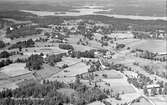 Stenberga socken ligger vid gränsen till Kalmar län med sjön Saljen i norr.