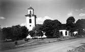 Kyrkan i Östra Torsås uppfördes 1847-49 på en ny kyrkplats, strax sydväst om den gamla kyrkan. Kyrkan invigdes den 29 september 1852 av biskop Christopher Isac Heurlin.