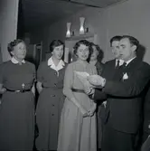 Gärdslösa kommungård (förut ålderdomshem). Människor som sjunger.