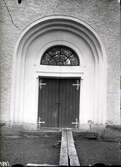 Västra portalen i Skerike kyrka.