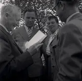 Ernst Wigforss till vänster i Färjestaden. Finansminister 1932-1949 under Per Albin Hansson och Tage Elanders tid.