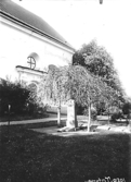 Tortuna kyrka och kyrkogård i Tortuna.