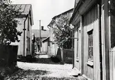 Lilla Sandgärdsgatan på Båtsmansbacken, Växjö. 1950-tal.