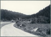 Dalgången Draget samt landsvägen uppför Storegårdskleven på Halleberg
