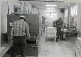 Östervåla sn, Heby kn, Östervåla.
Interiör av Bröderna Olssons snickeriverkstad.