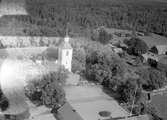 Vislanda kyrka. Den nuvarande kyrkan i Vislanda uppfördes 1793-1794.
Kyrkan är en salkyrka med torn, stora fönster och sadeltak. Långhuset avslutas med ett tresidigt kor.