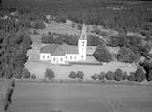 Hemmesjö nya kyrka. Beslut om nybygge av kyrka togs 1839 och 1843 bestämdes genom en kunglig resolution att Hemmesjö och Tegnaby församlingar skulle göra kyrkobygget till gemensam sak. 1845 slogs fast att den nya kyrkan därför skulle ligga i Billa.
1852 uppfördes Hemmesjö nya kyrka och kunde invigas 1854 av biskop Christofer Isaac Heurlin. Den hade då 830 sittplatser. 
Två av kyrkklockorna kom från Tegnaby kyrka och en från Hemmesjö gamla kyrka.