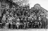 Gruppbild av arbetsstyrkan på Borås Mekaniska Verkstad vid 1920-talet.