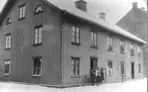 Norrby 2, det s.k. Norrbyhuset vid Norrby Långgata uppfört på 1880-talet. Foto från omkring år 1915.