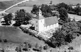 Nuvarande kyrkan i Ör är uppförd under tidigt 1500-tal som en enkel rektangulär salkyrka. Koret tillkom under 1600-talet och 1791 uppfördes sakristian. Tornet byggdes under åren 1805-1807.